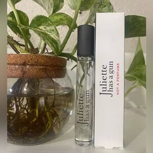 Juliette Has A Gun Not A Perfum 7.5ml / 0.25 FL. Oz.